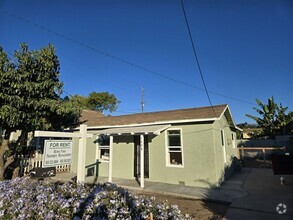 Building Photo - 1209 Saticoy St