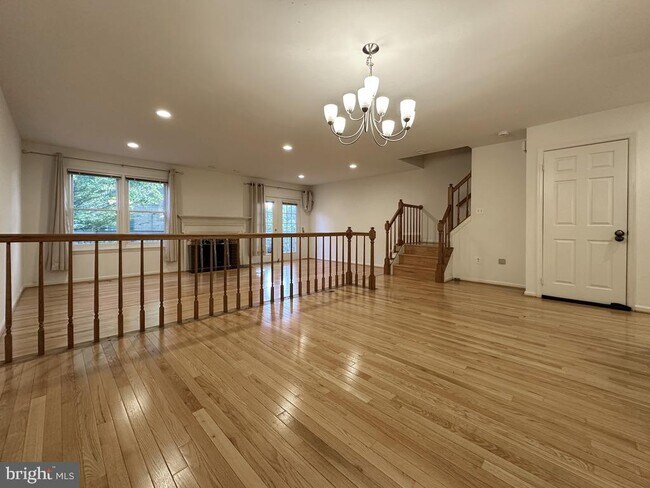 Foto del edificio - 6042 Loganwood Dr