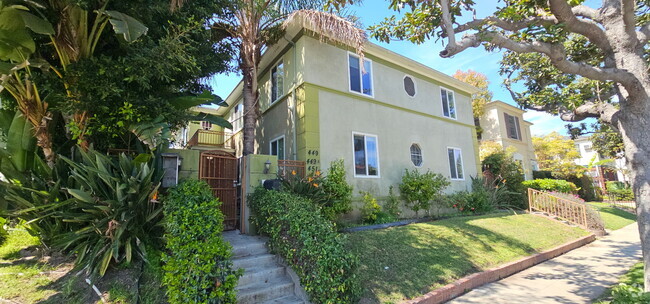 Building Photo - 449 S Doheny Dr