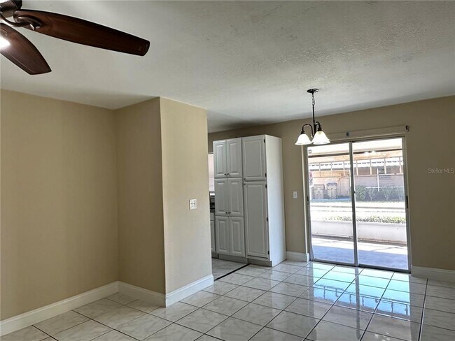 Foto del edificio - 27 W Country Cove Way