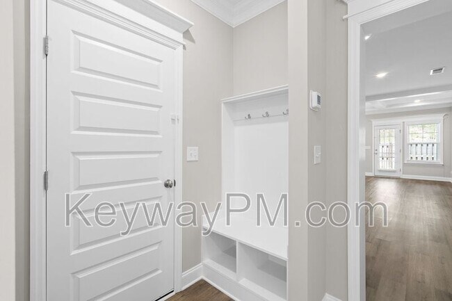 Foto del edificio - 1076 Linsmore Ave