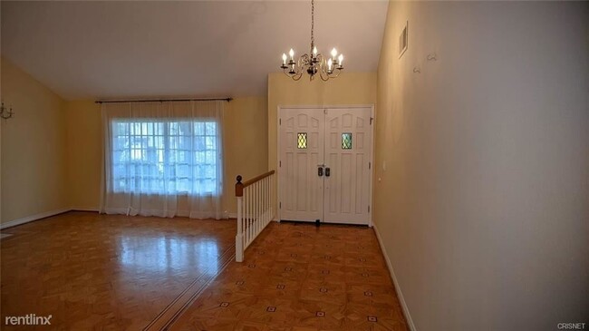 Building Photo - 4 br, 3 bath House - 11824 Darby Ave