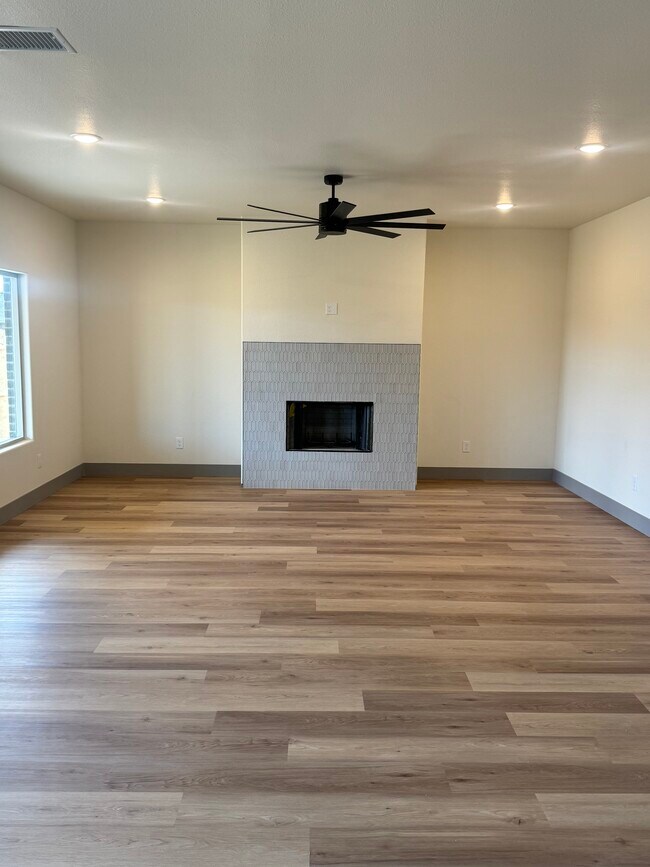 Foto del edificio - 313 Cowboy Ln
