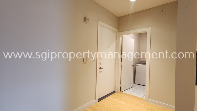 Building Photo - 1111 S Akard St