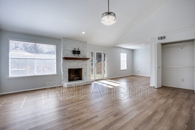 Building Photo - 8409 Spring Valley Dr