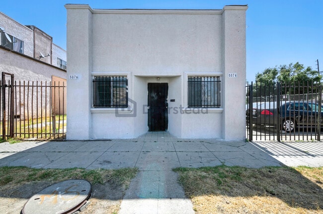 Building Photo - 5874 S Figueroa St