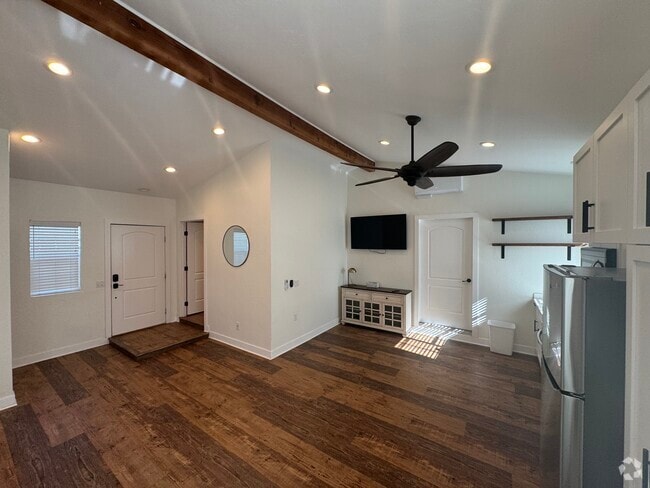 Building Photo - 1208 Little Oaks Ln