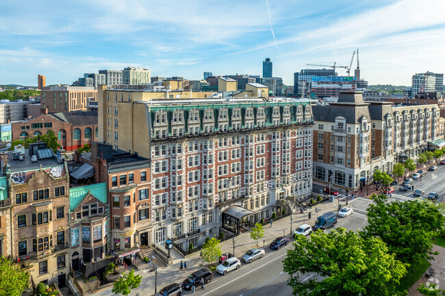 545 Newbury Street se encuentra en Boston, MA. - Kenmore Abbey