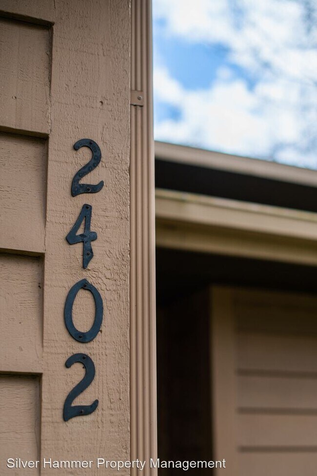 Foto del edificio - 3 br, 1.5 bath House - 2402 Glendale Blvd