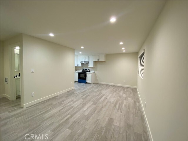 Foto del edificio - 653 W 24th St