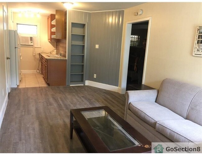 Foto del edificio - 2417 Rosedale St