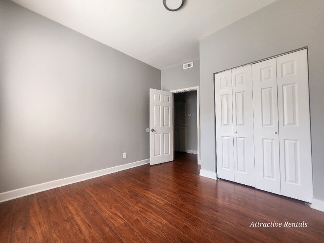 Building Photo - 7034 S Harper Ave