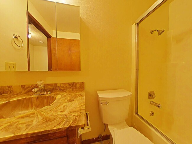 Foto del edificio - 2 Bedroom Apartment ~ Close to 9th Street
