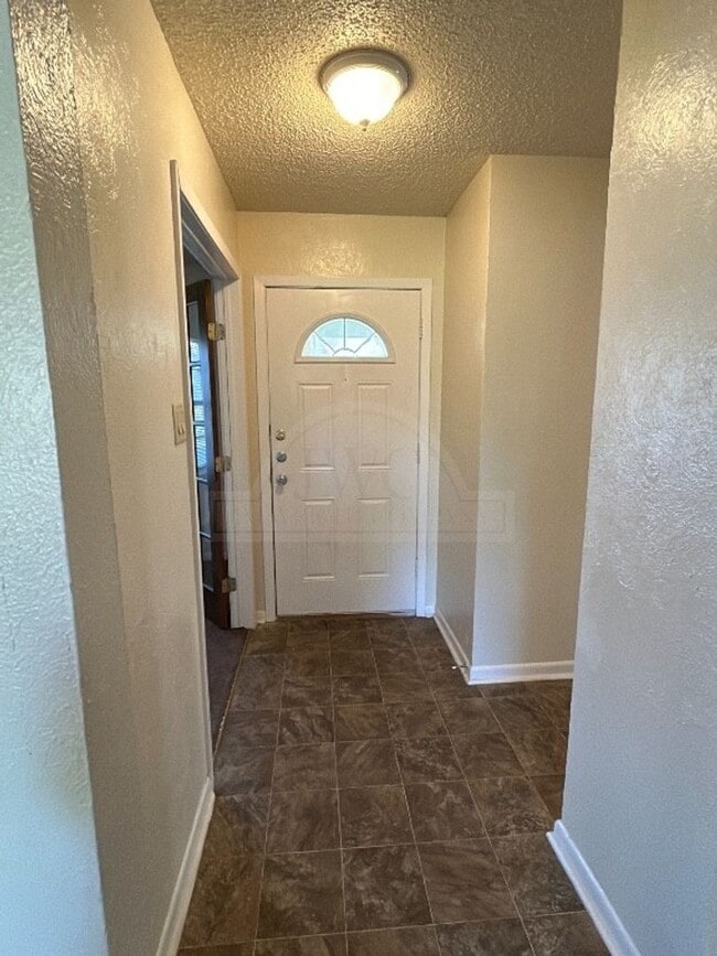 Building Photo - 618 N 23rd St