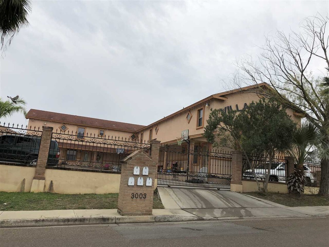 3003 E Montgomery St Unit 2, Laredo, TX 78043 Condo for Rent in