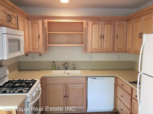 Building Photo - 217 E Oak St