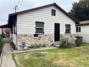 Building Photo - 13314 S Oleander Ave