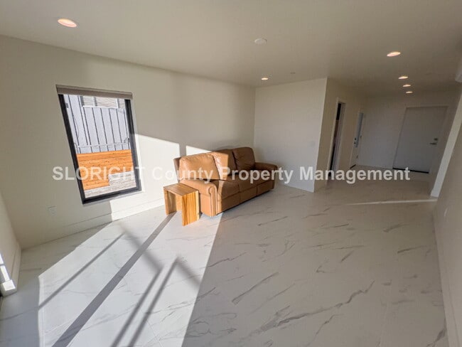 Building Photo - AVAILABLE NOW - Luxury Ocean-View Home in Prime Morro Bay Location - 3 Bed / 3 Bath