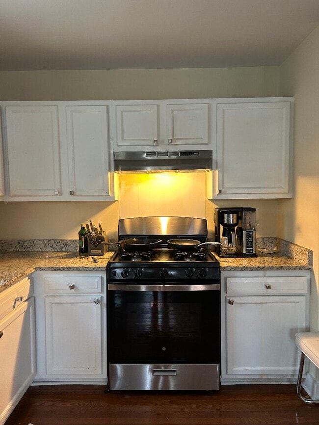 Building Photo - 61 Cooper St