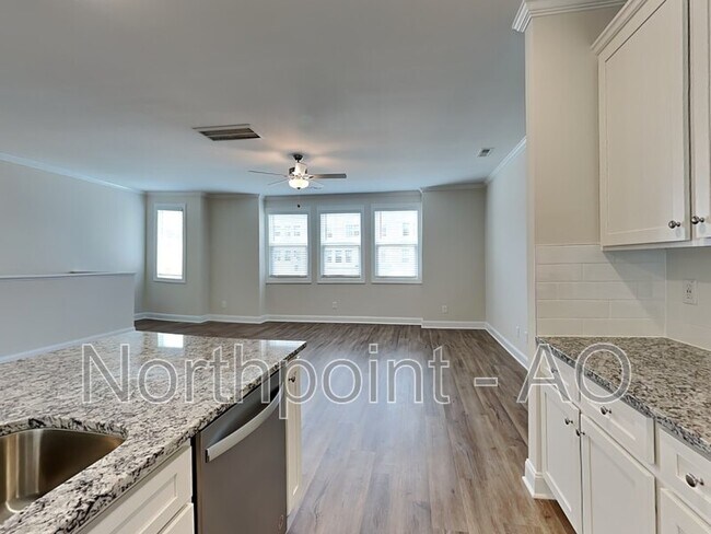 Foto del edificio - 6933 Woodland Stream Pl