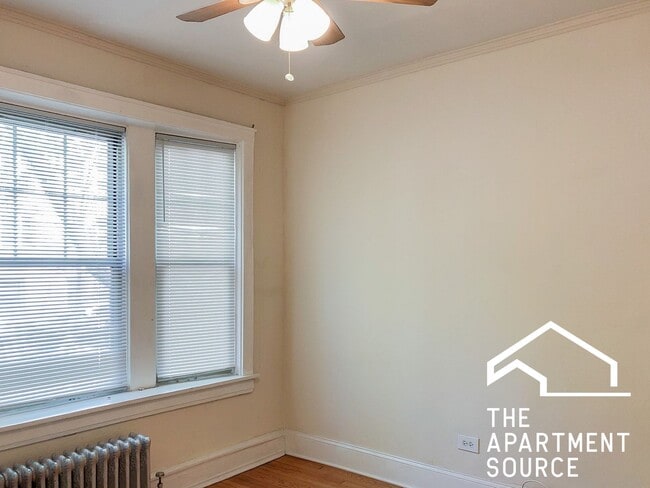 Building Photo - 1607 W Berteau Ave