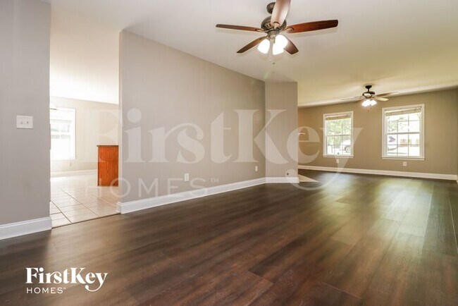 Foto del edificio - 1237 State Rd S-8-806