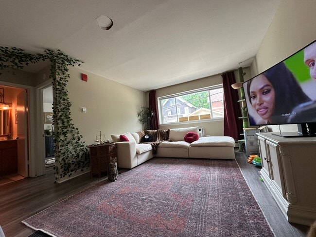 Interior Photo - 3069 Oakland