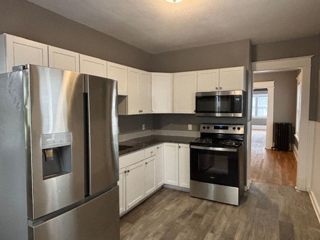 Primary Photo - 1041-1041 Arkwright St N