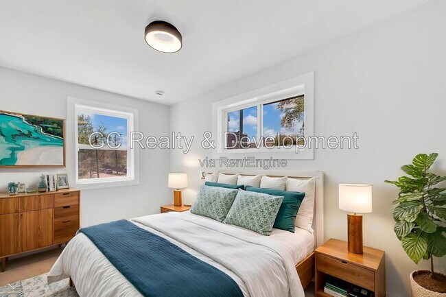 Foto del edificio - 2901 N Sacramento Ave