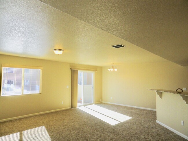 Foto del edificio - Luxury townhome in Northeast Colorado Spri...