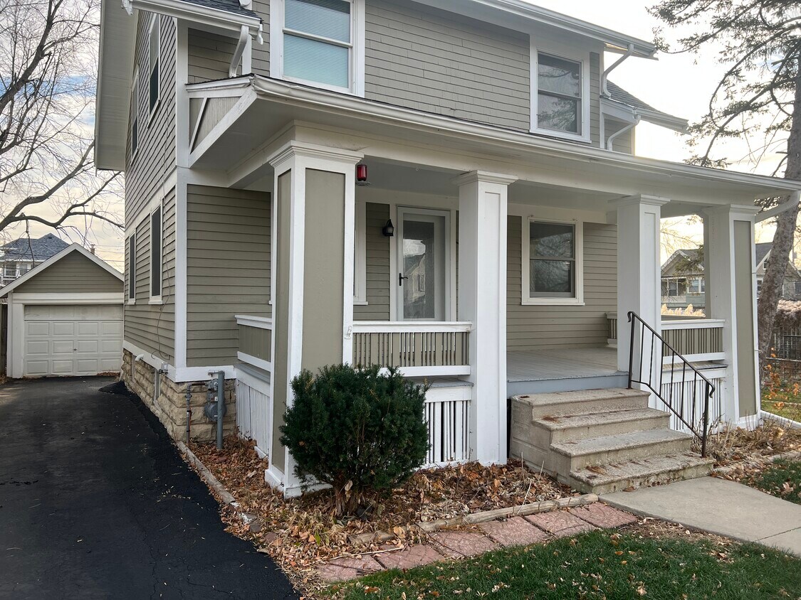 1821 Ridgewood Ter SE, Cedar Rapids, IA 52403 House Rental in Cedar