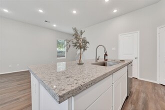 Building Photo - 1452 Glen Oaks Dr