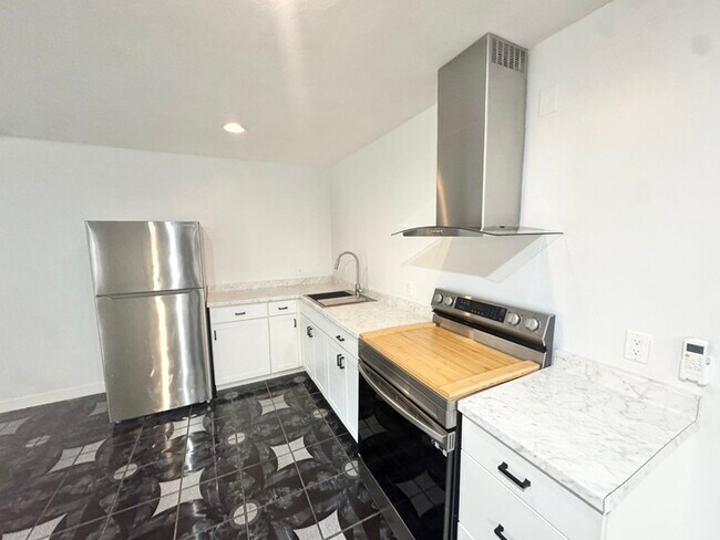 Foto del edificio - Charming/updated studio in North Highlands!