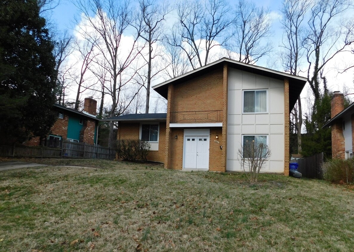 Foto principal - Awesome 4 bedroom Split Level home in Beth...