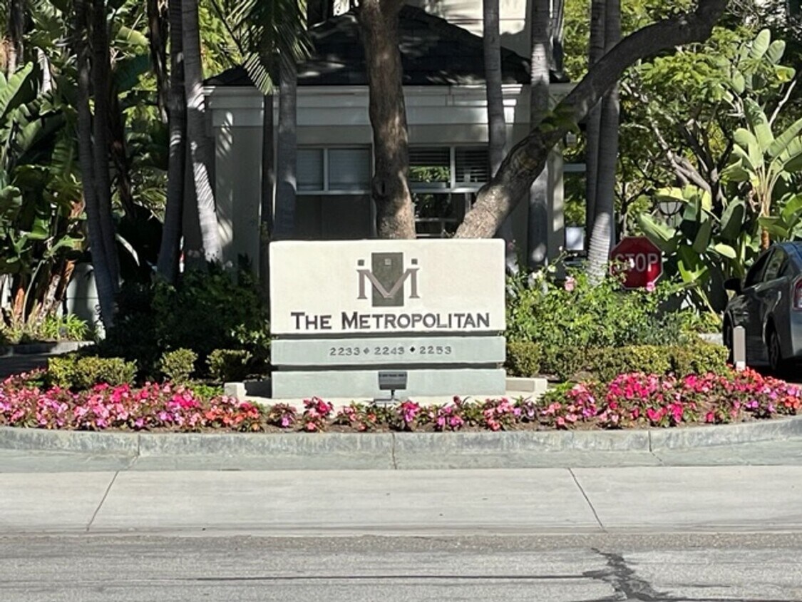 Foto principal - Penthouse Condominium in a Prime Irvine Lo...
