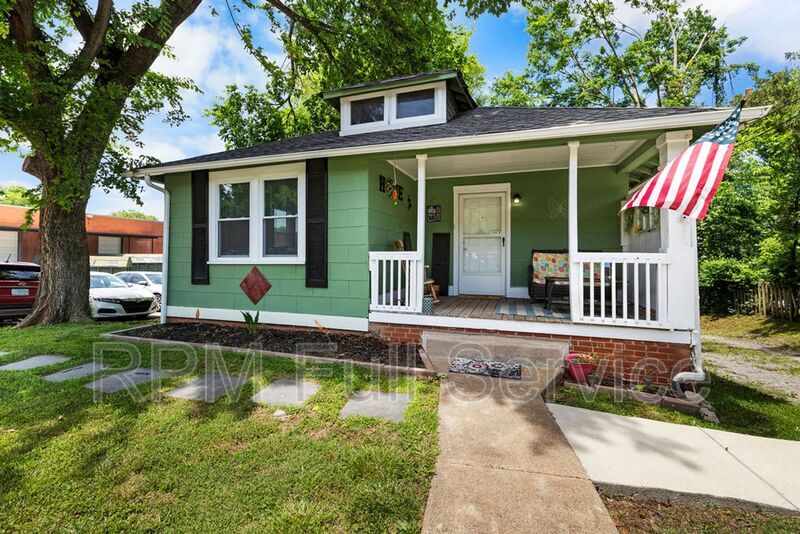 Primary Photo - 1021 Crossland Avenue