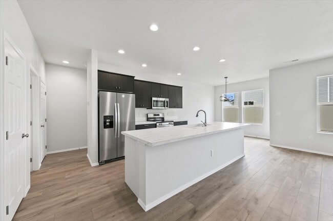 Building Photo - 653 S Blackfoot