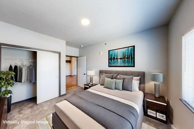 Building Photo - District 42