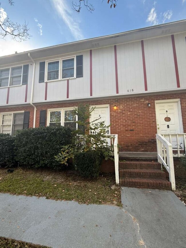 Building Photo - 618 Eastview Ct
