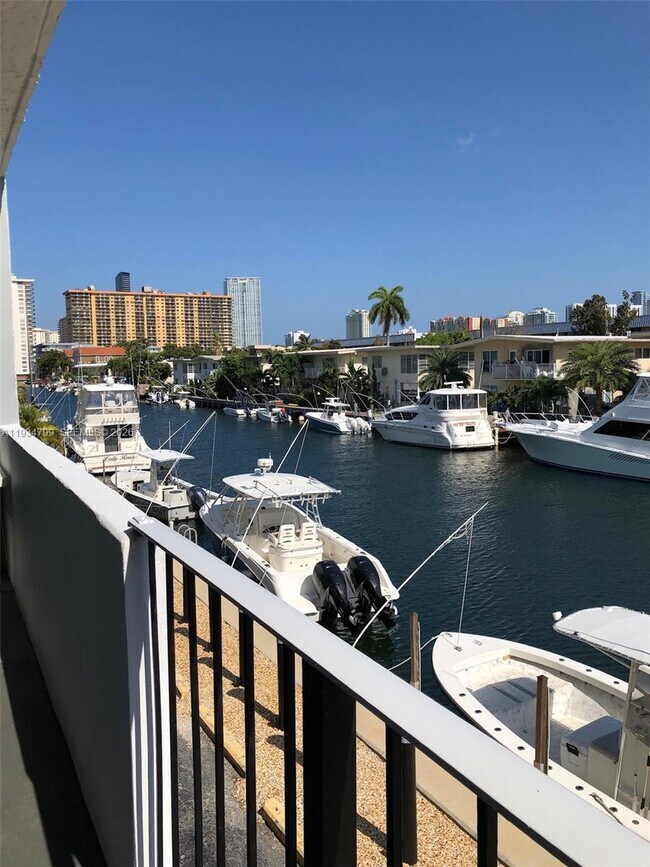 Foto del edificio - 3642 NE 171 St