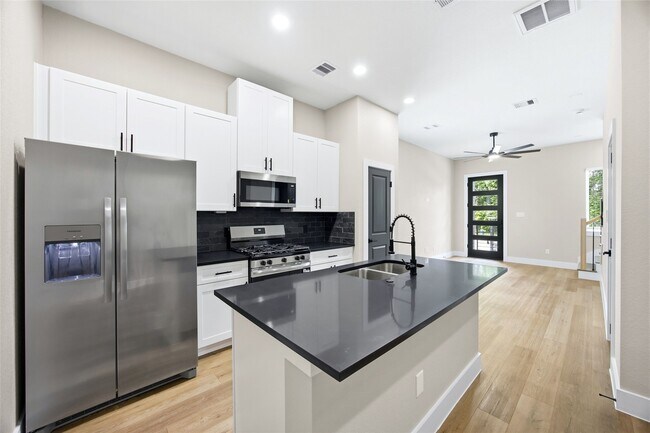 Foto del edificio - 6101 Shotwell St