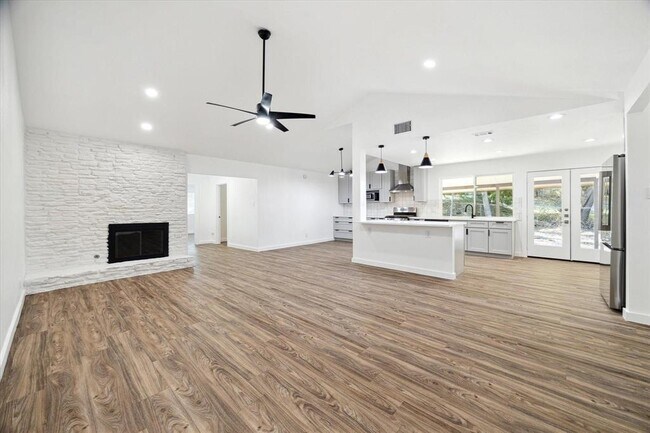 Foto del edificio - 1311 Warrington Dr