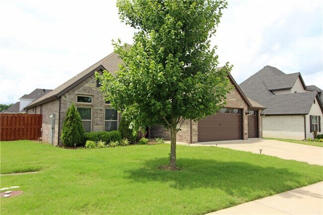 Building Photo - 1710 Grace Pl