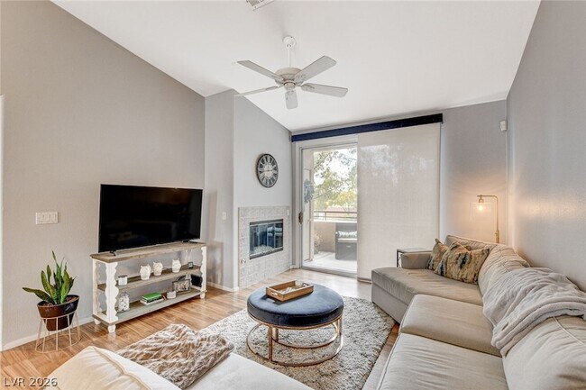 Foto del edificio - 656 Peachy Canyon Cir