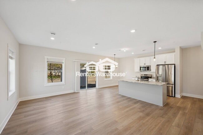 Building Photo - 3413 Douglas Dr N