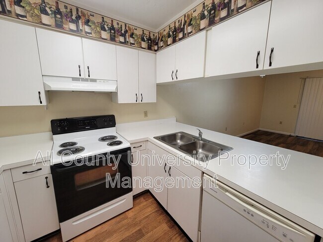 Building Photo - 2735 SW 35th Pl