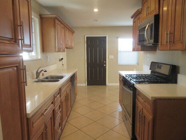 Foto del edificio - Duggan Property Management, Inc presents t...