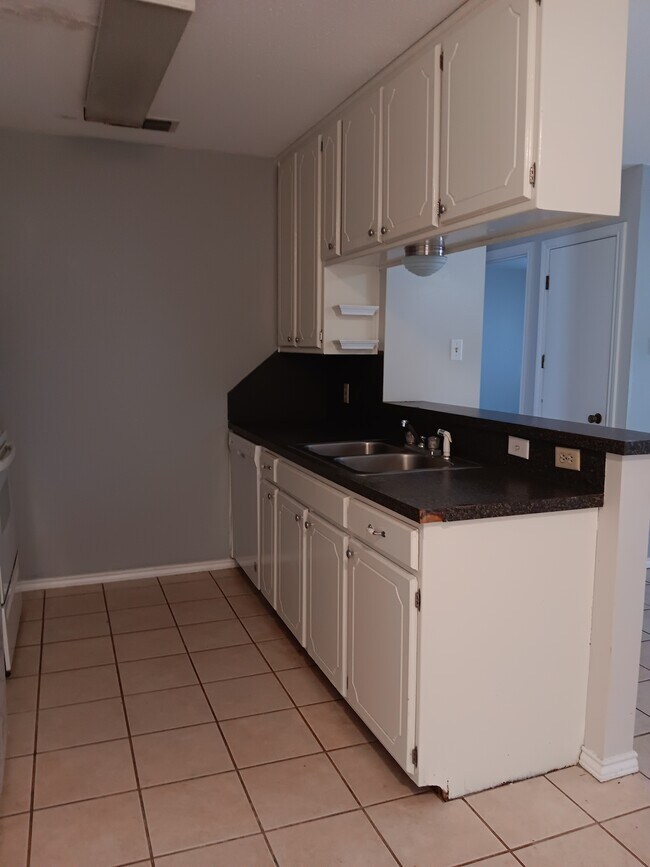 Building Photo - 4362 Oak Hill Dr