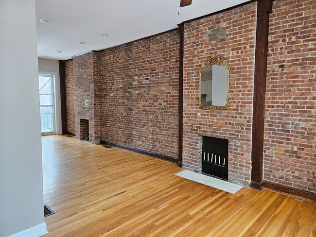 Building Photo - 108 3rd St