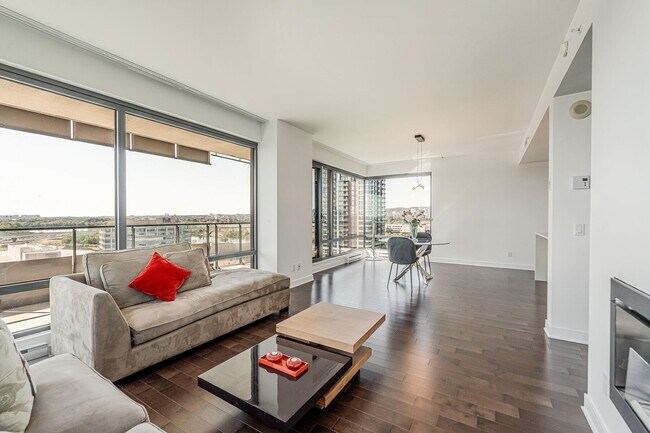 Building Photo - 199 Rue de la Rotonde